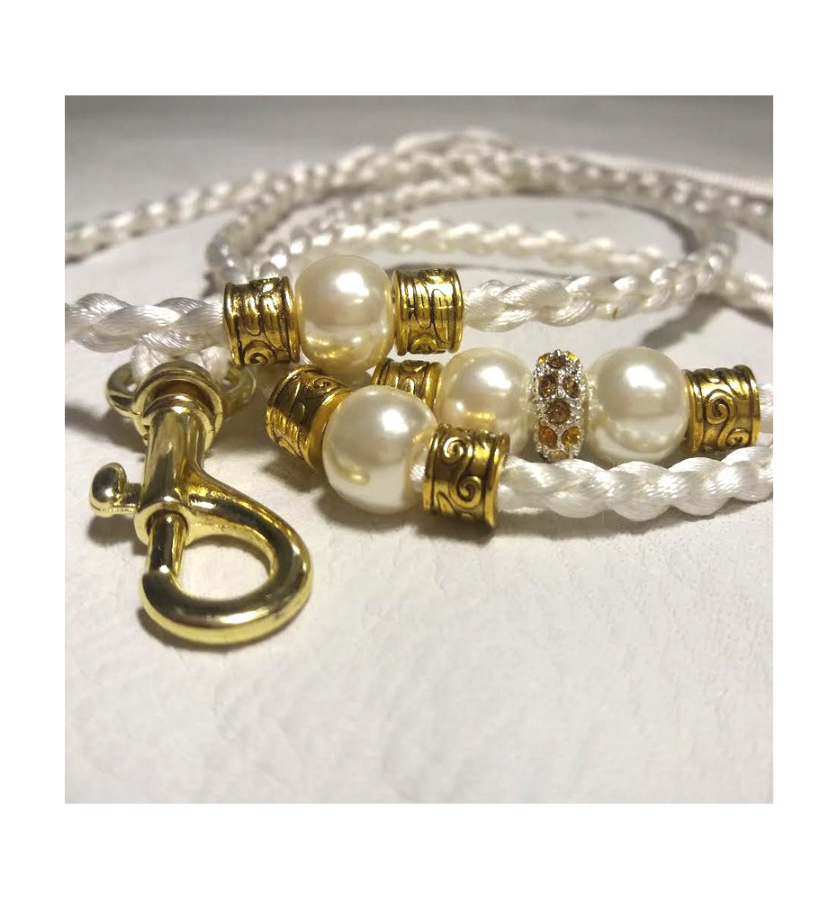 Valkoinen satiinitalutin